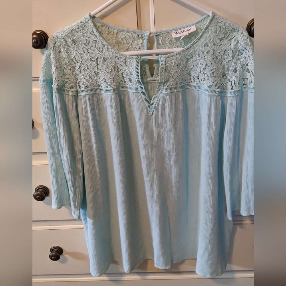 Westport Flowy Blouse W/Lace Detail. Size 1X
